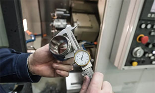 Quality Inspection Of Stainless Steel Water Bottle1